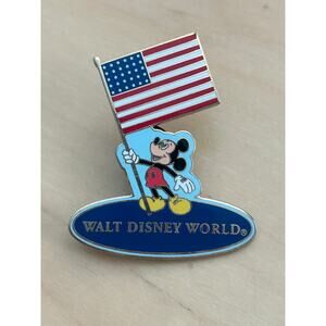 Disney Mickey Mouse American Flag Walt Disney World Pin 2002